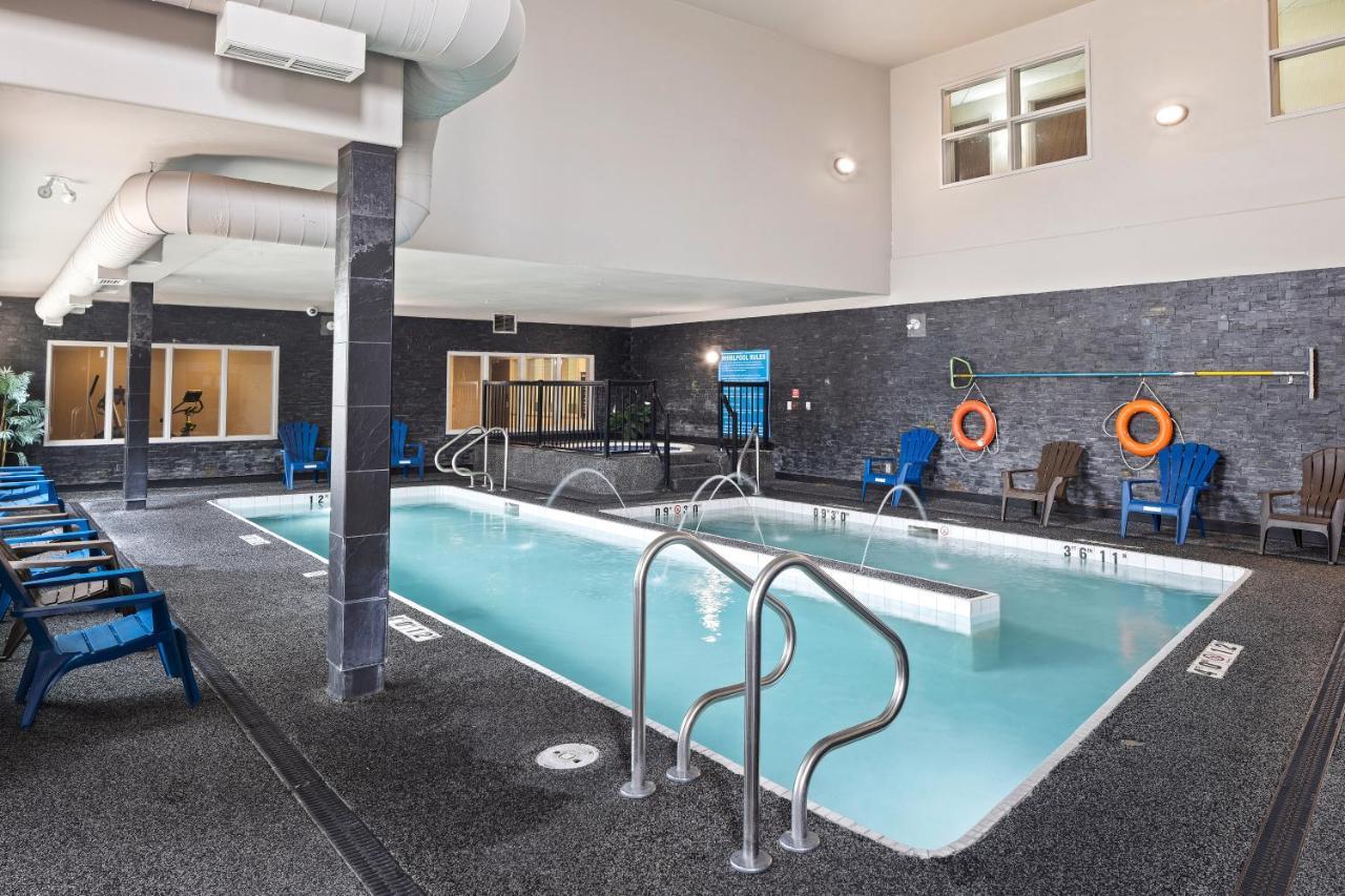 Home Inn & Suites Saskatoon South Bagian luar foto