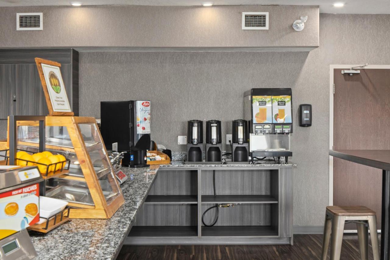 Home Inn & Suites Saskatoon South Bagian luar foto