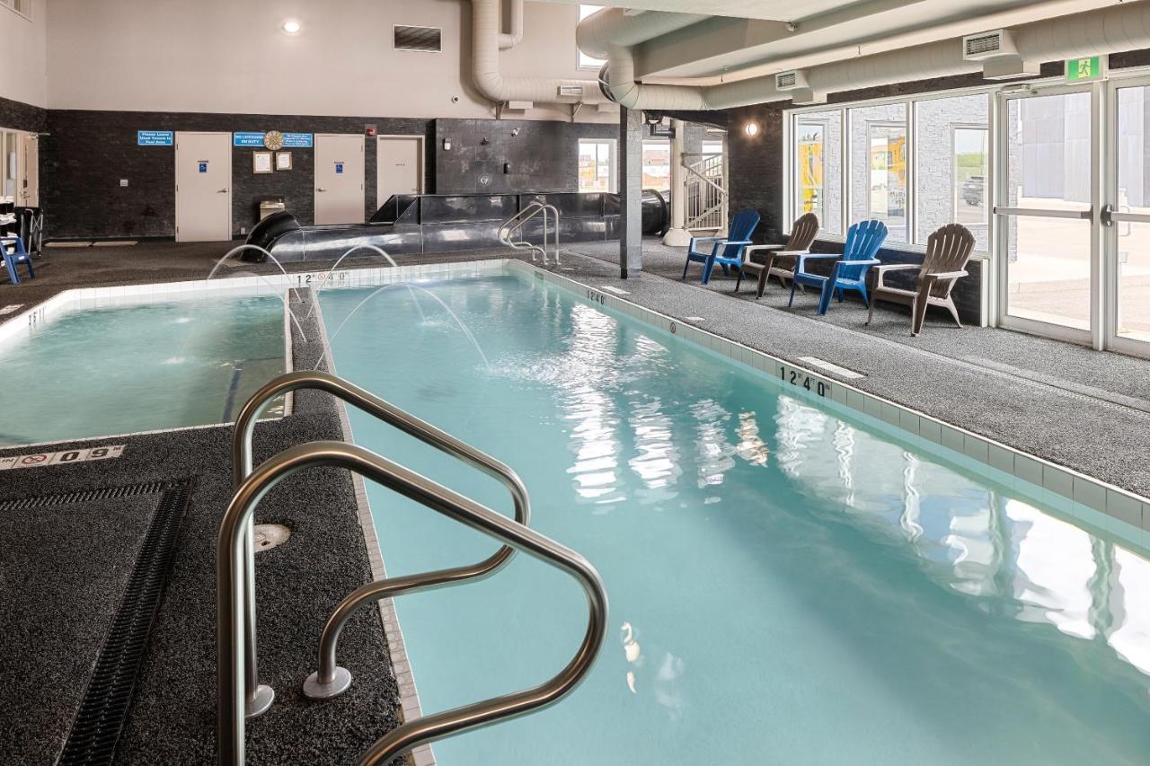 Home Inn & Suites Saskatoon South Bagian luar foto