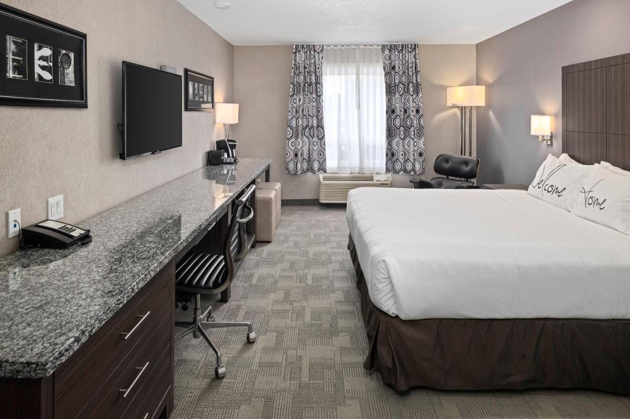 Home Inn & Suites Saskatoon South Bagian luar foto