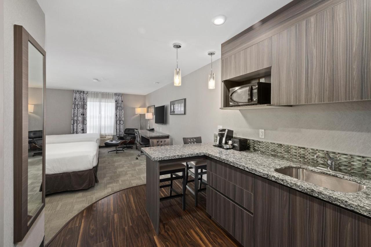 Home Inn & Suites Saskatoon South Bagian luar foto