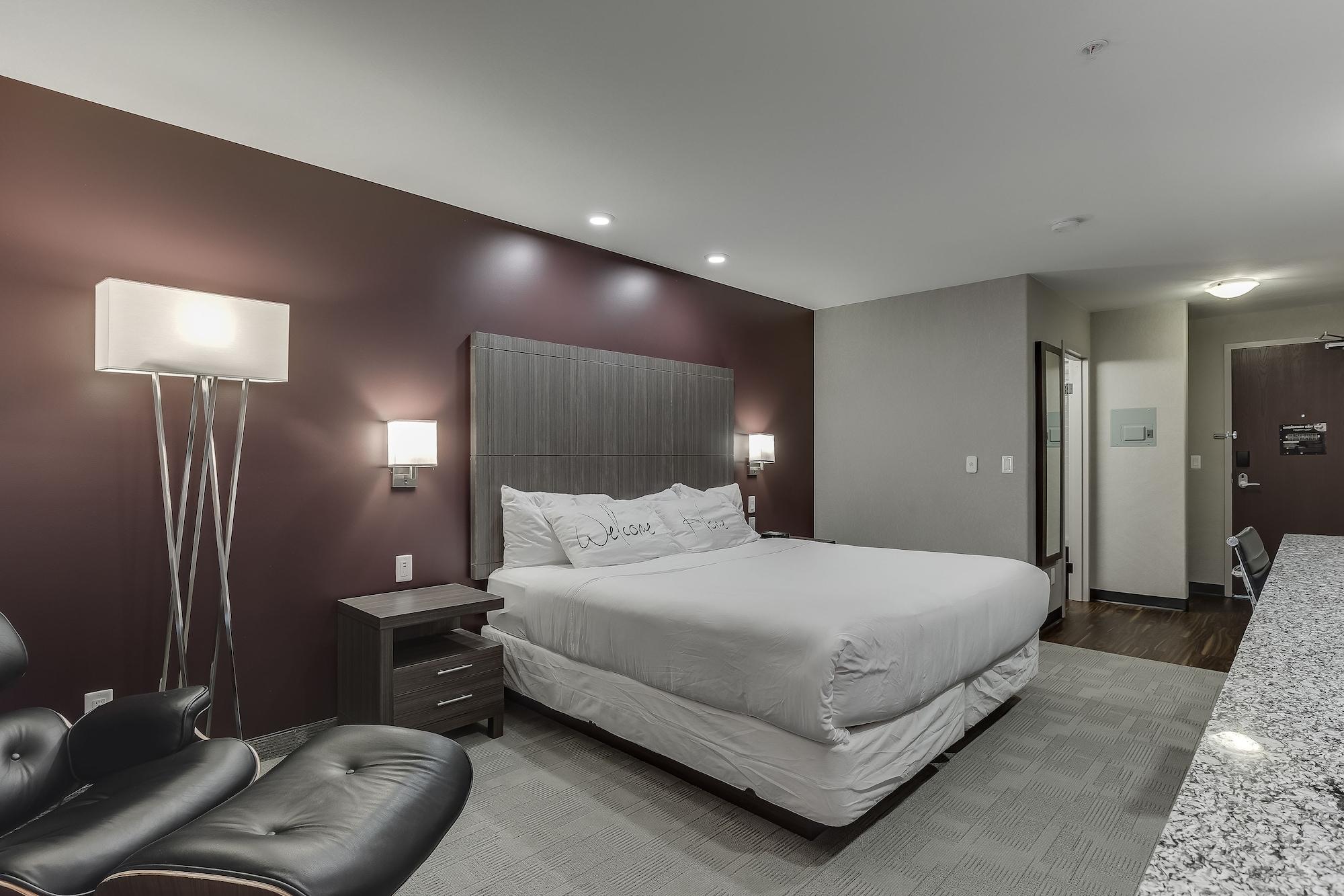 Home Inn & Suites Saskatoon South Bagian luar foto