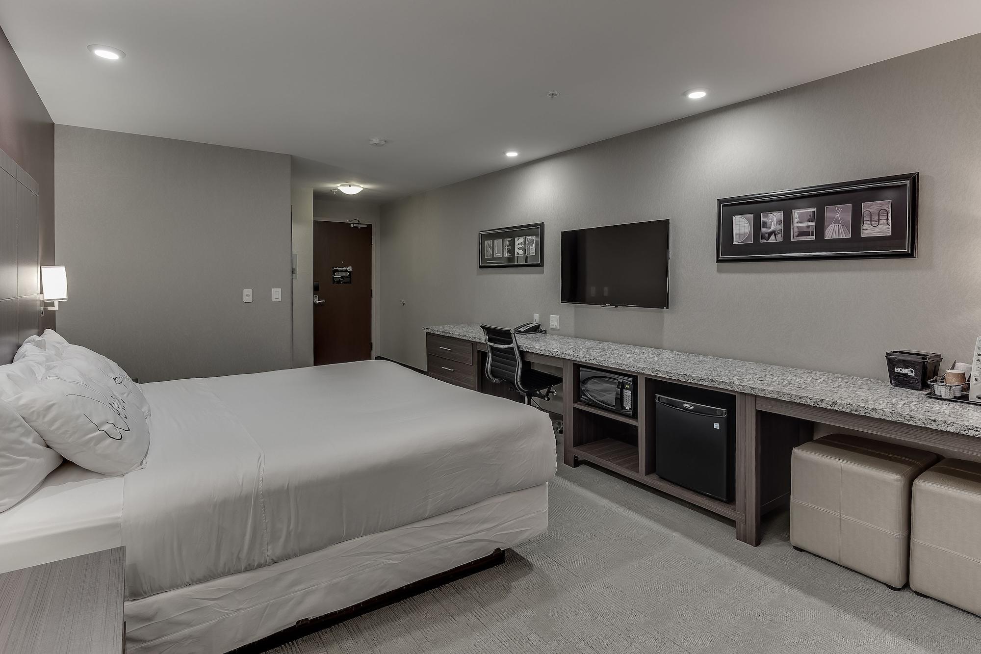 Home Inn & Suites Saskatoon South Bagian luar foto