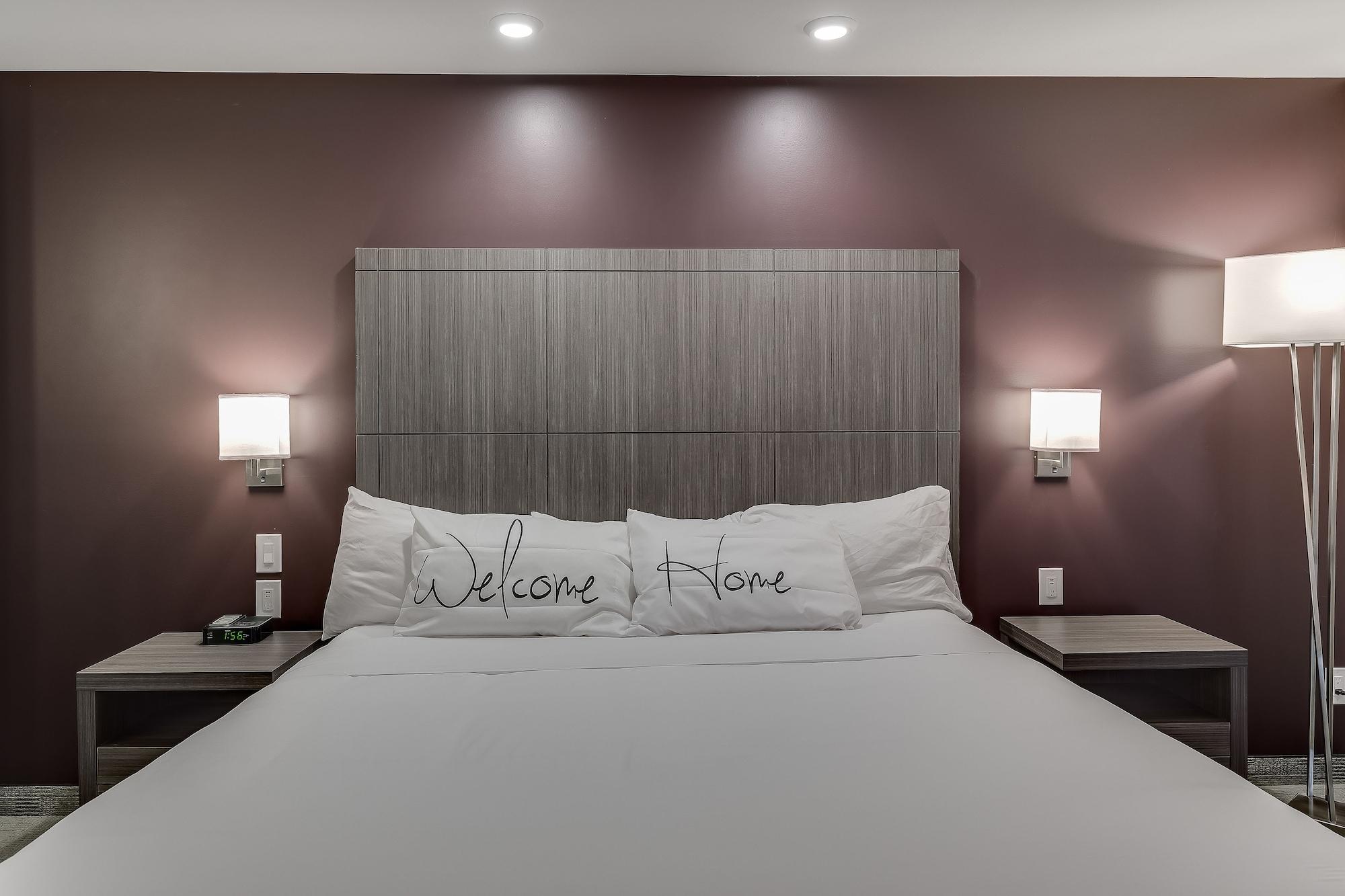 Home Inn & Suites Saskatoon South Bagian luar foto