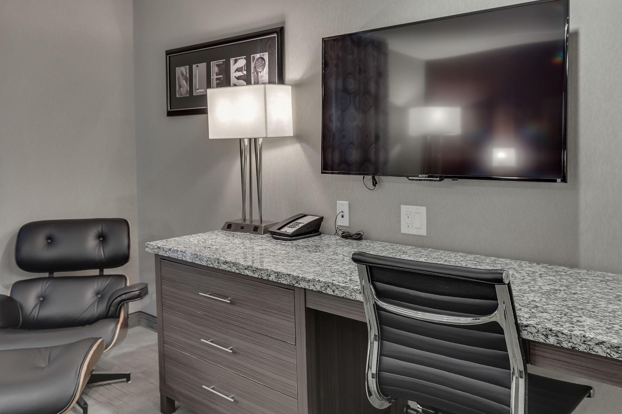 Home Inn & Suites Saskatoon South Bagian luar foto