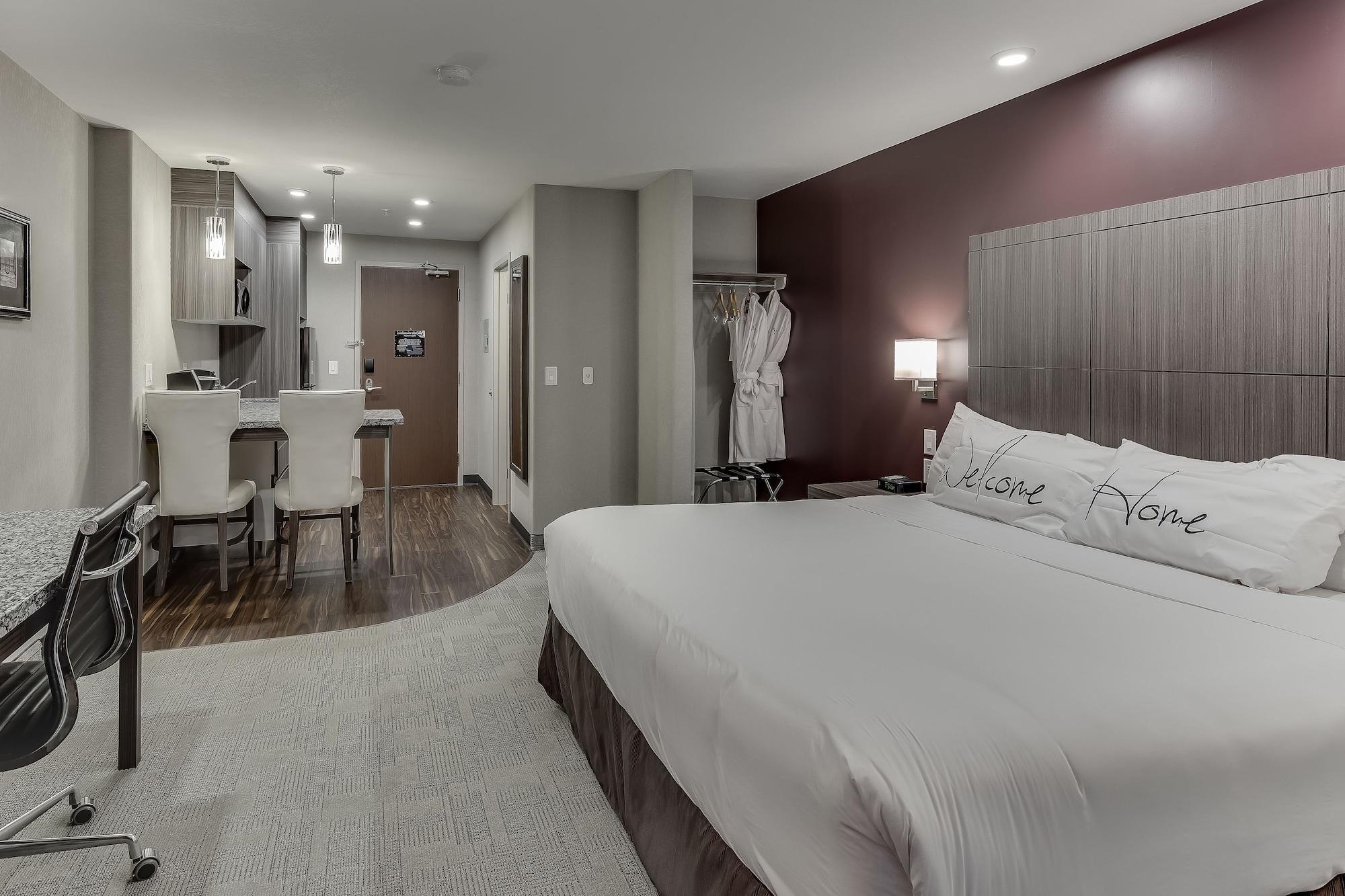 Home Inn & Suites Saskatoon South Bagian luar foto