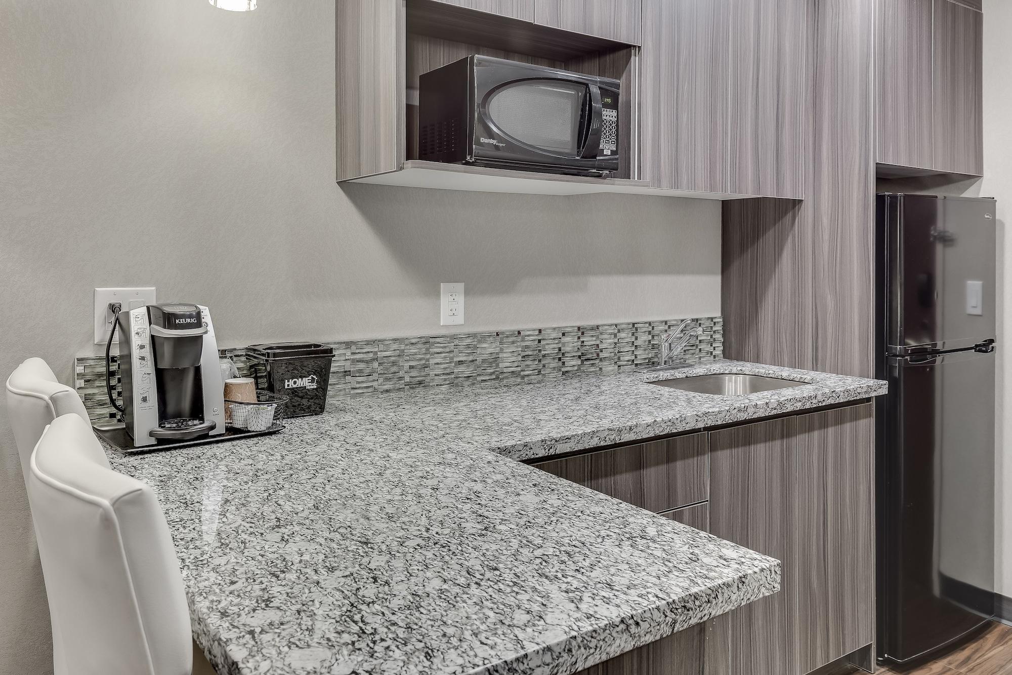 Home Inn & Suites Saskatoon South Bagian luar foto